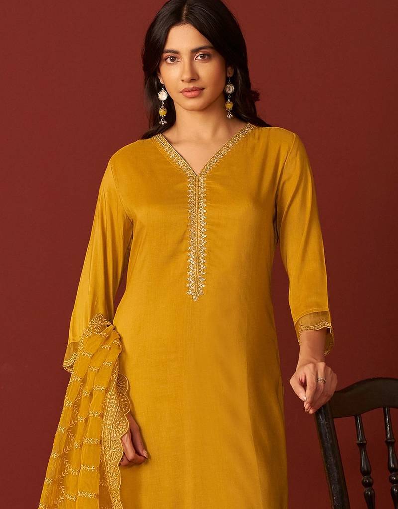Women Ethnic Motifs Embroidered Regular Sequinned Kurta & Trousers With Dupatta