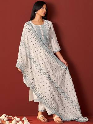 Women Ethnic Motifs Embroidered Kurta with Trousers & Dupatta 6