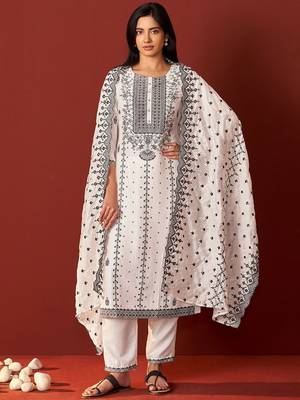 Women Ethnic Motifs Woven Design Kurta with Trousers & Dupatta 2