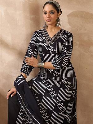 Geometric Printed V Neck Pure Cotton Kurta With Trousers & Dupatta 1