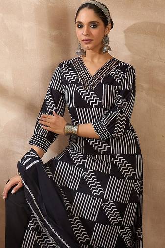 Geometric Printed V Neck Pure Cotton Kurta With Trousers & Dupatta