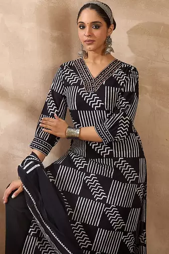 Geometric Printed V Neck Pure Cotton Kurta With Trousers & Dupatta