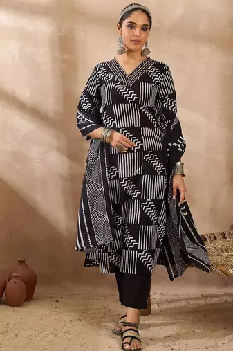 Geometric Printed V Neck Pure Cotton Kurta With Trousers & Dupatta