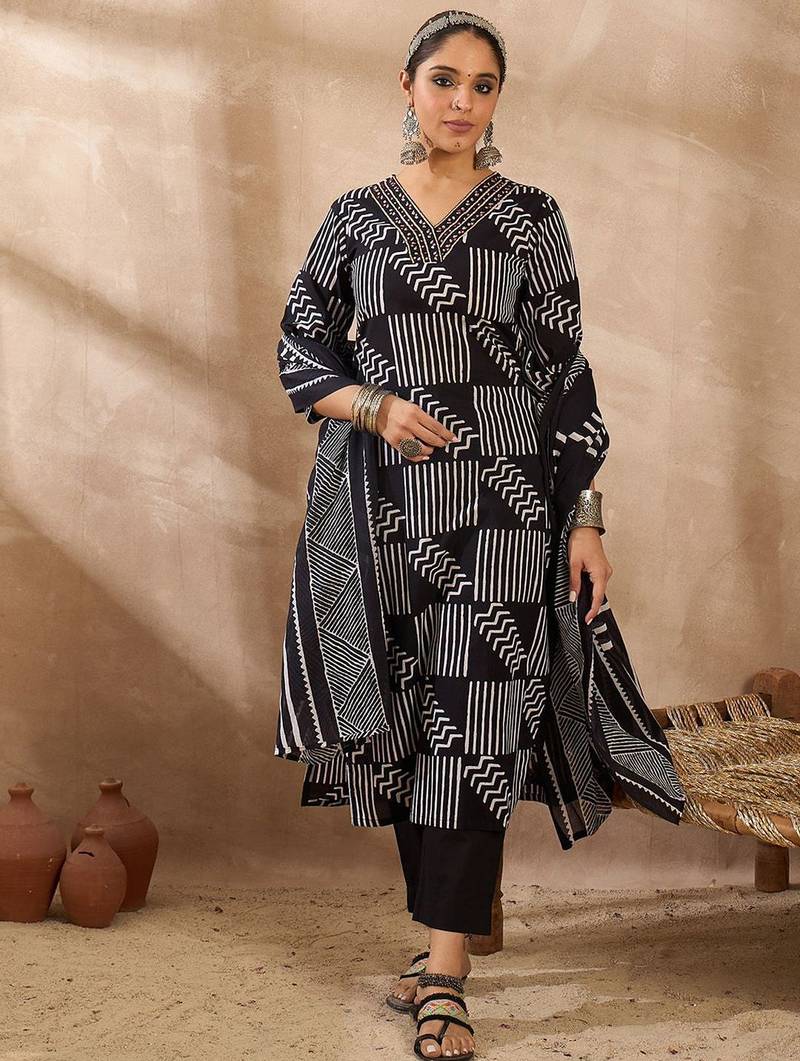Geometric Printed V Neck Pure Cotton Kurta With Trousers & Dupatta