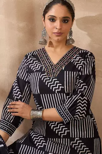 Geometric Printed V Neck Pure Cotton Kurta With Trousers & Dupatta