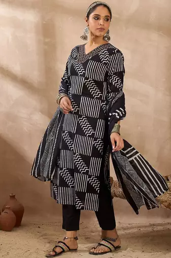 Geometric Printed V Neck Pure Cotton Kurta With Trousers & Dupatta
