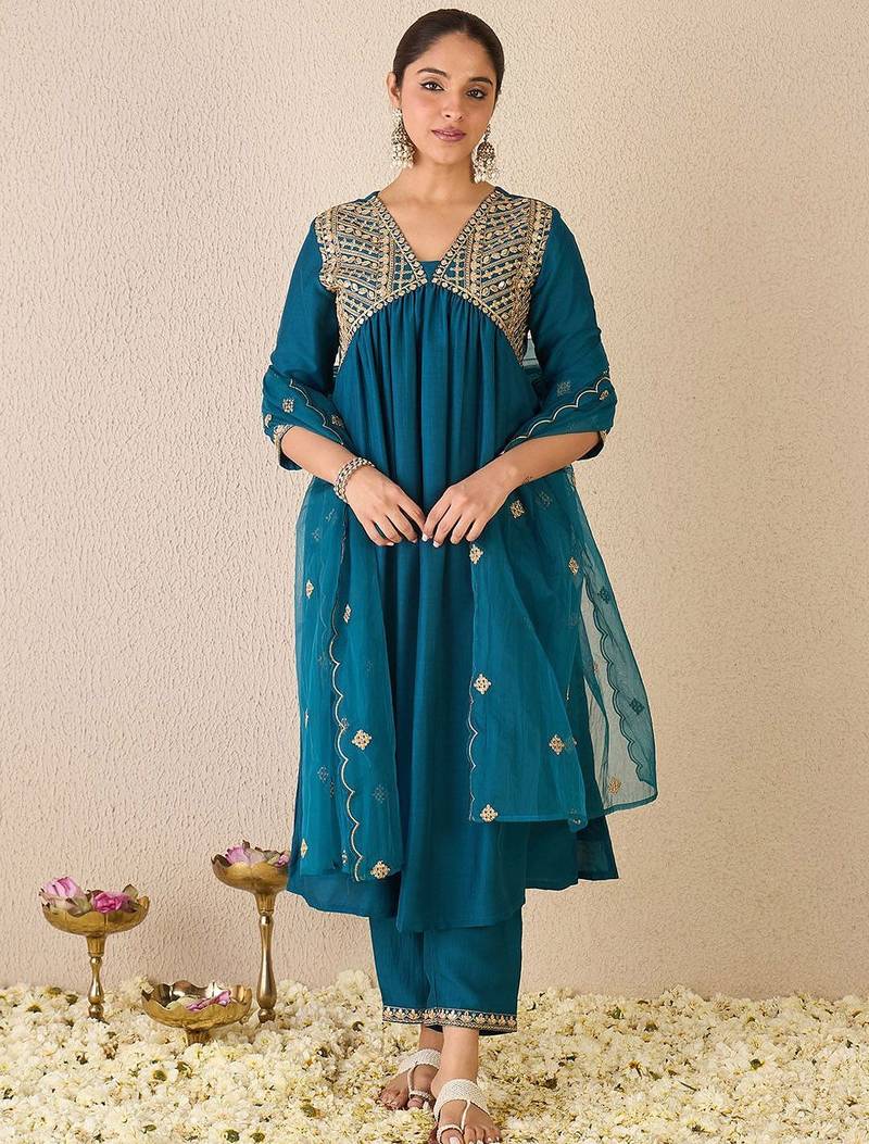 Women Ethnic Motifs Embroidered Empire Gotta Patti Kurta with Trousers & With Dupatta