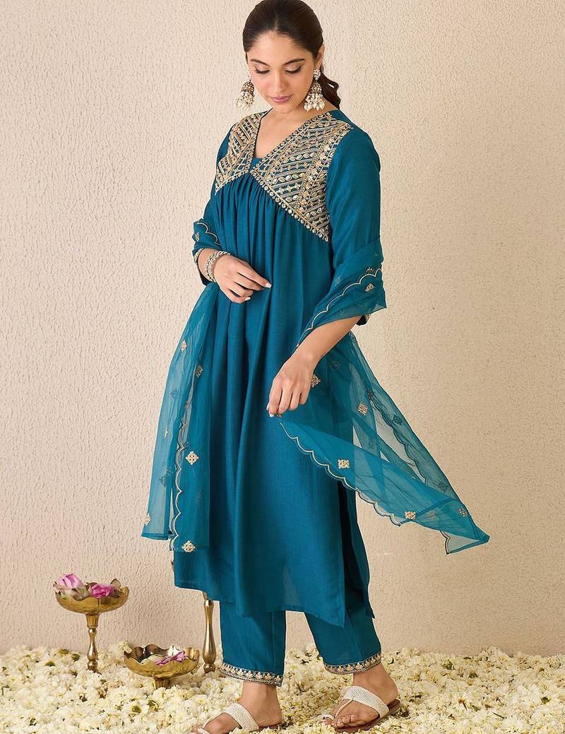 Women Ethnic Motifs Embroidered Empire Gotta Patti Kurta with Trousers & With Dupatta