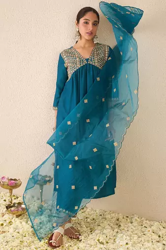 Women Ethnic Motifs Embroidered Empire Gotta Patti Kurta with Trousers & With Dupatta