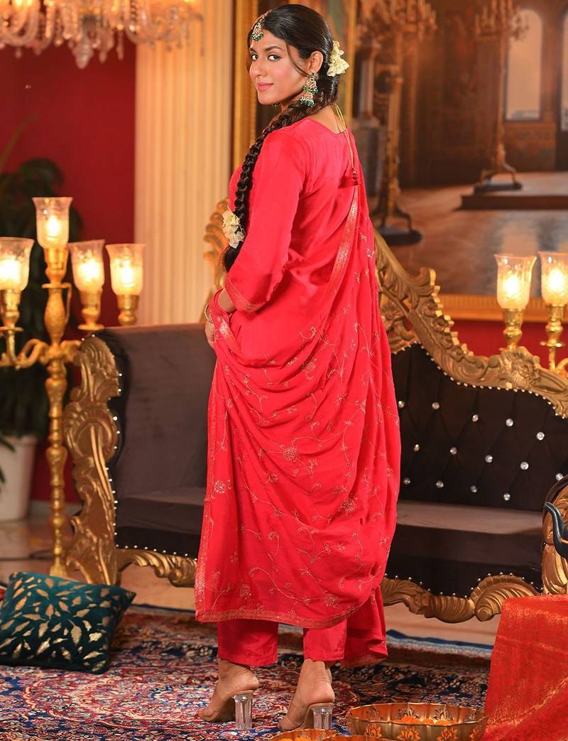 Women Ethnic Motifs Regular Kurta with Trousers & With Dupatta