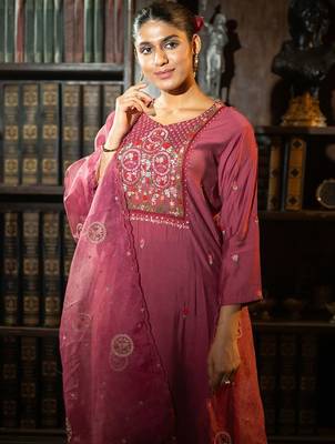 Floral Embroidered Thread Work Kurta With Trousers & Dupatta 1