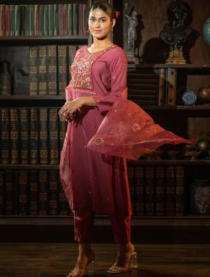 Floral Embroidered Thread Work Kurta With Trousers & Dupatta 6