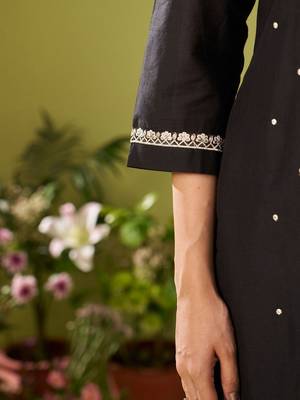 Women Floral Embroidered Cotton Kurta with Trousers & Dupatta 4