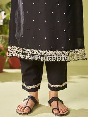 Women Floral Embroidered Cotton Kurta with Trousers & Dupatta 6