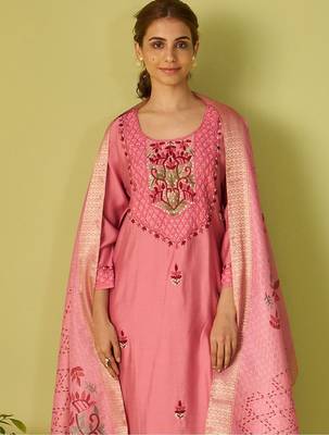 Women Floral Embroidered Kurta with Trousers & Dupatta 1