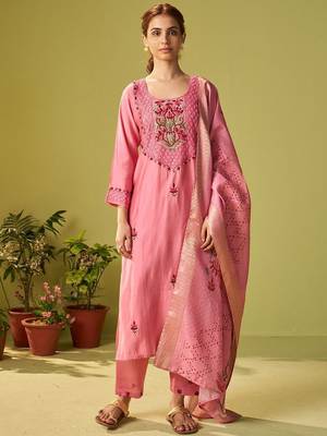 Women Floral Embroidered Kurta with Trousers & Dupatta 2