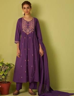 Women Floral Embroidered Cotton Kurta with Trousers & Dupatta 2