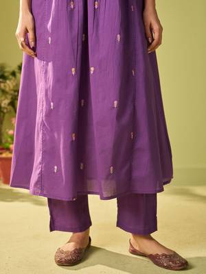 Women Floral Embroidered Cotton Kurta with Trousers & Dupatta 7