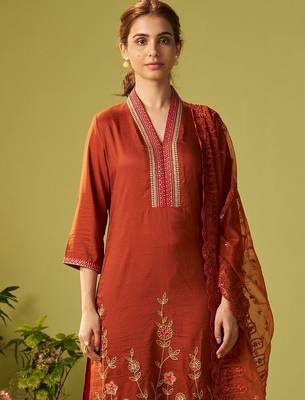 Women Floral Embroidered Kurta with Trousers & Dupatta 1