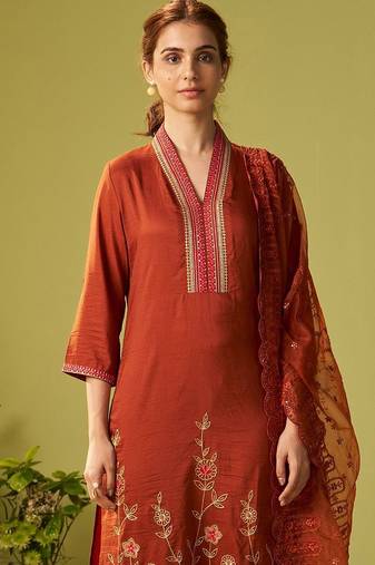 Women Floral Embroidered Kurta with Trousers & Dupatta