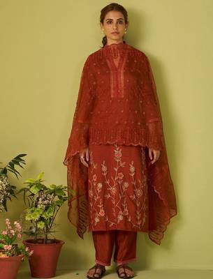 Women Floral Embroidered Kurta with Trousers & Dupatta 2