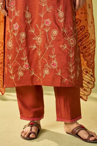 Women Floral Embroidered Kurta with Trousers & Dupatta