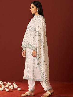 Women Floral Yoke Design Kurta with Trousers & Dupatta 3