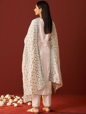 Women Floral Yoke Design Kurta with Trousers & Dupatta 4