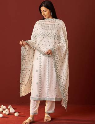 Women Floral Yoke Design Kurta with Trousers & Dupatta 6