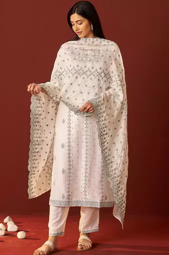 Women Floral Yoke Design Kurta with Trousers & Dupatta