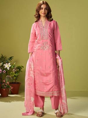 Women Floral Embroidered Kurta with Trousers & Dupatta 1