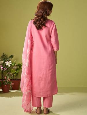 Women Floral Embroidered Kurta with Trousers & Dupatta 4