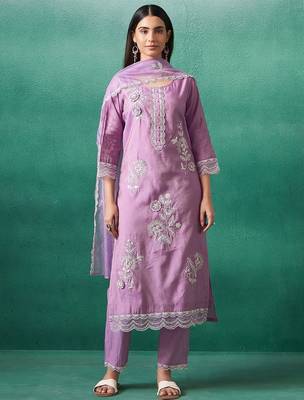 Women Floral Embroidered Regular Thread Work Kurta with Trousers & Dupatta 1