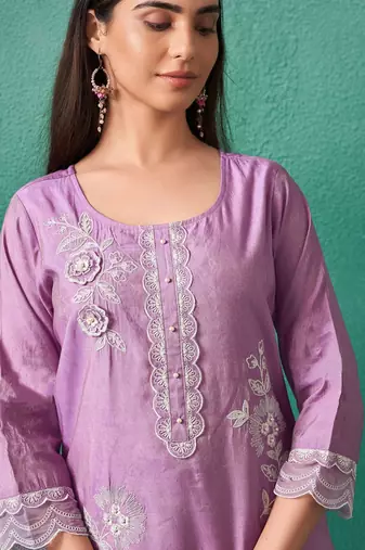 Women Floral Embroidered Regular Thread Work Kurta with Trousers & Dupatta