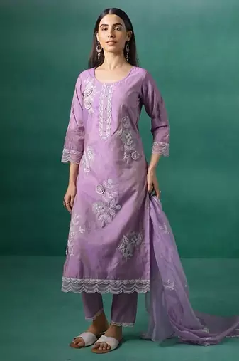 Women Floral Embroidered Regular Thread Work Kurta with Trousers & Dupatta