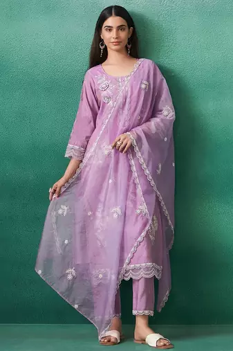 Women Floral Embroidered Regular Thread Work Kurta with Trousers & Dupatta