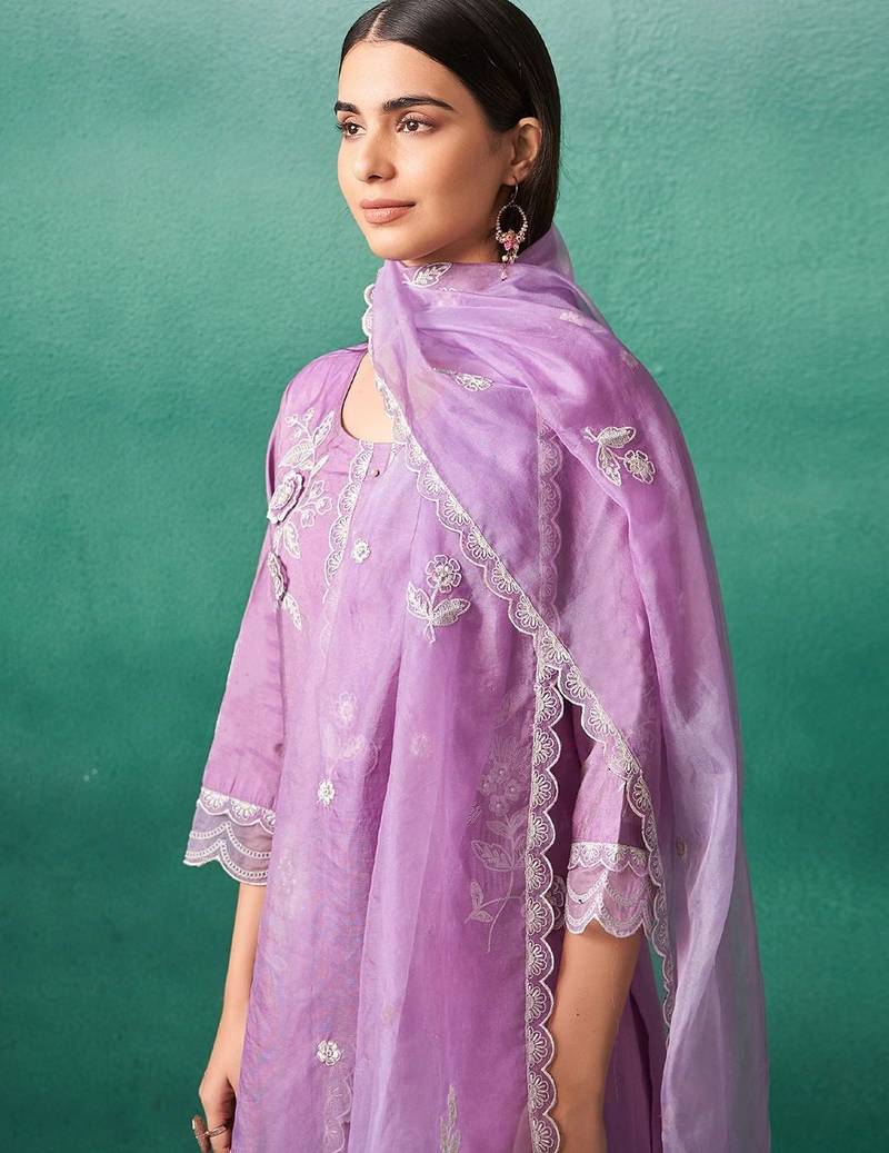 Women Floral Embroidered Regular Thread Work Kurta with Trousers & Dupatta