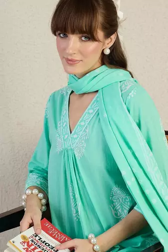 Women Floral Printed Regular Pure Cotton Kurta with Trousers & With Dupatta