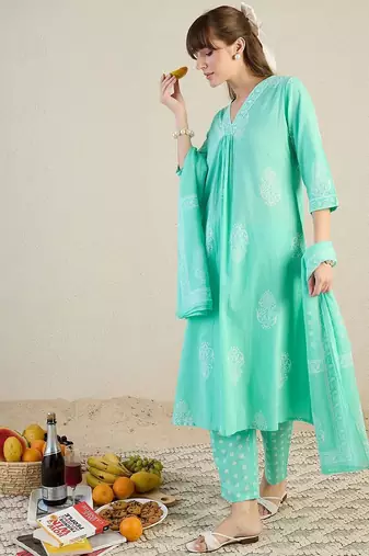 Women Floral Printed Regular Pure Cotton Kurta with Trousers & With Dupatta