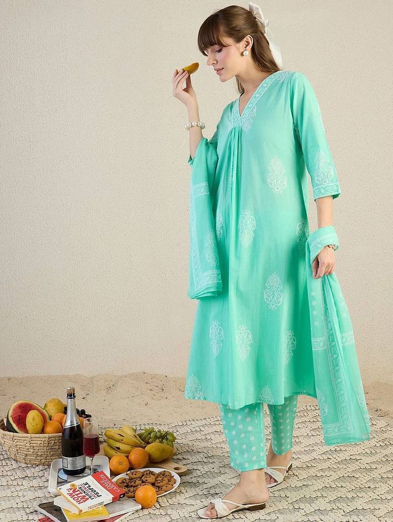 Women Floral Printed Regular Pure Cotton Kurta with Trousers & With Dupatta