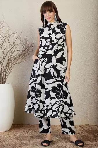Women Floral Printed Pleated Pure Cotton Kurta with Trousers