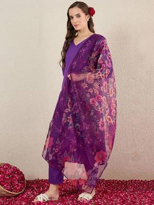 V-Neck Straight Kurta With Trousers & Dupatta 3