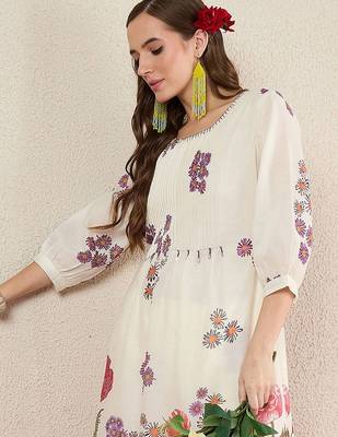 Women Floral Printed Cotton Kurta with Trousers 1