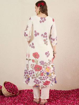 Women Floral Printed Cotton Kurta with Trousers 5