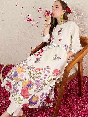 Women Floral Printed Cotton Kurta with Trousers 7