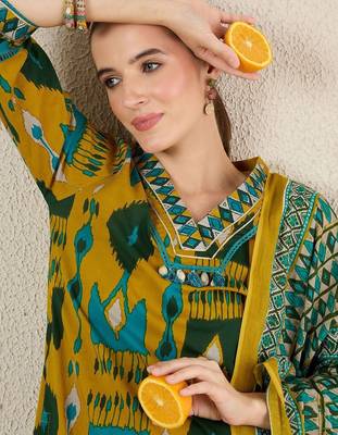 Women Abstract Printed Cotton Kurta with Trousers & Dupatta 3