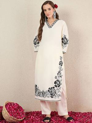 Women Solid Embroidered Kurta with Trousers 2