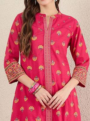 Women Ethnic Motifs Printed Cotton Kurta with Trousers 3