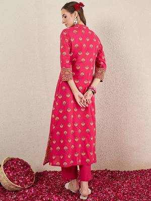 Women Ethnic Motifs Printed Cotton Kurta with Trousers 6