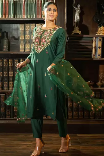 Women Floral Embroidered Straight Kurta Set